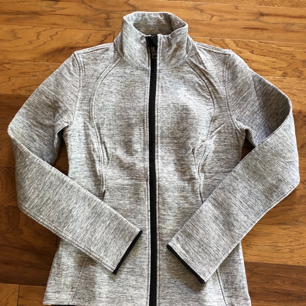 Lululemon lightweight workout jacket | size 6